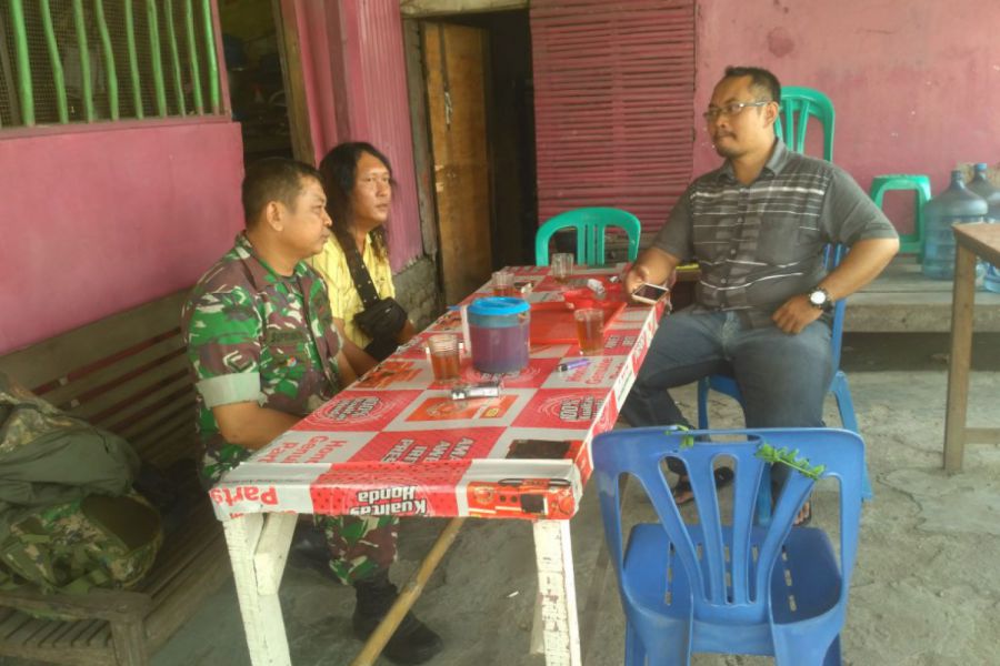 Babinsa Koramil 06/Kramat Laksanakan Kegiatan Komsos dengan Tomas
