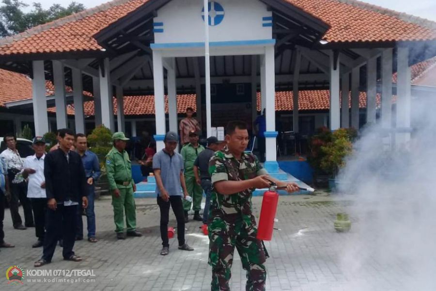 Babinsa Pesurungan Kidul Serka Masiyun Mengikuti Pelatihan Pemadam Kebakaran