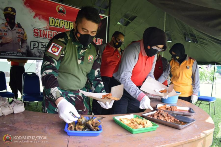 Dandim Tegal dan Kapolresta Tegal Buka Dapur Umum