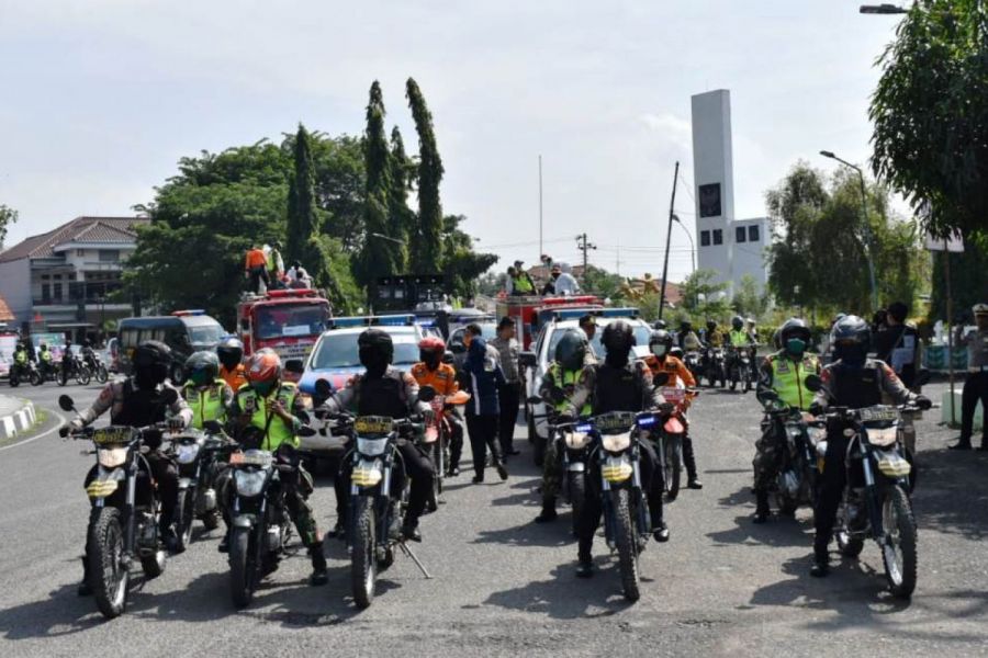 Peran Aktif Kodim Tegal Dalam Penyemprotan Disinfektan Serentak Di Kabupaten Tegal