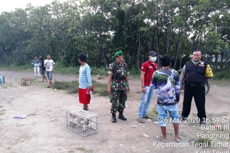 Cegah Penyebaran Covid-19, Koramil Dan Polsek Sosialisasi Kepada Penggemar Ketangkasan Merpati