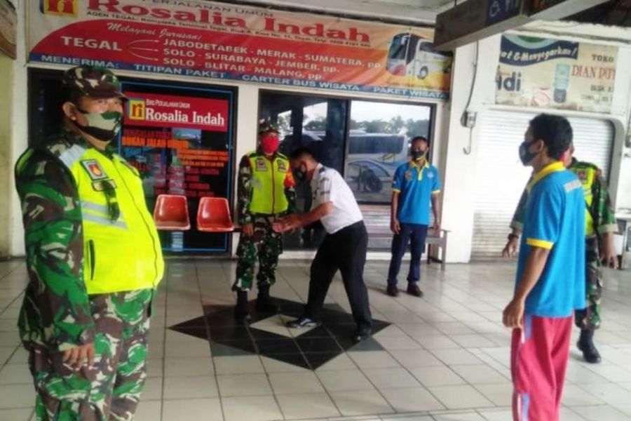 Koramil Dan Polsek Sumurpanggang Serta Dishub Kota Tegal Lakukan Patroli Prokes Di Terminal Tegal