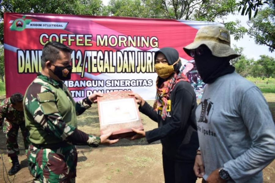 Dandim 0712/Tegal Gelar Acara Coffe Morning Bersama Insan Media Di Kebun Mangga