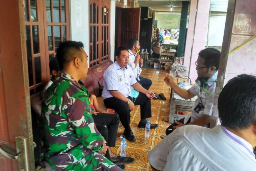 Babinsa Beserta Kades Randusari Himbau Warga Untuk Mencegah Penyebaran Covid 19