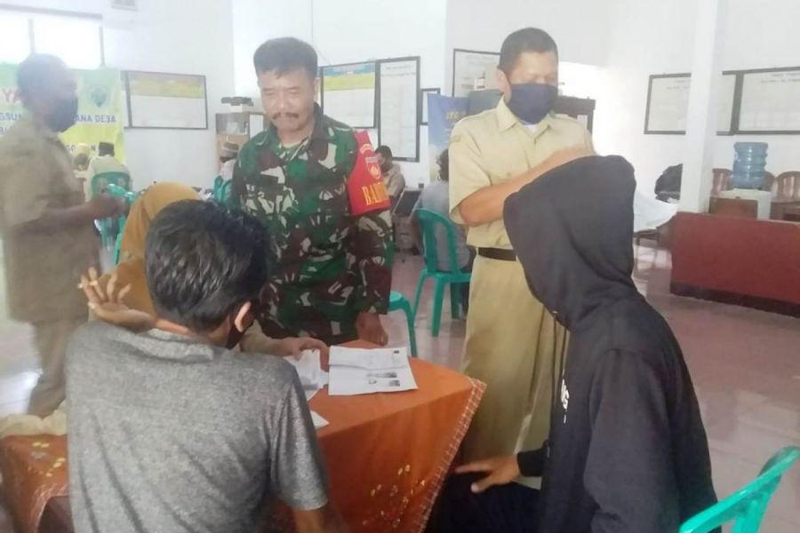 Babinsa Pener Laksanakan Pengamanan Dan Monitoring Penyaluran BLT DD