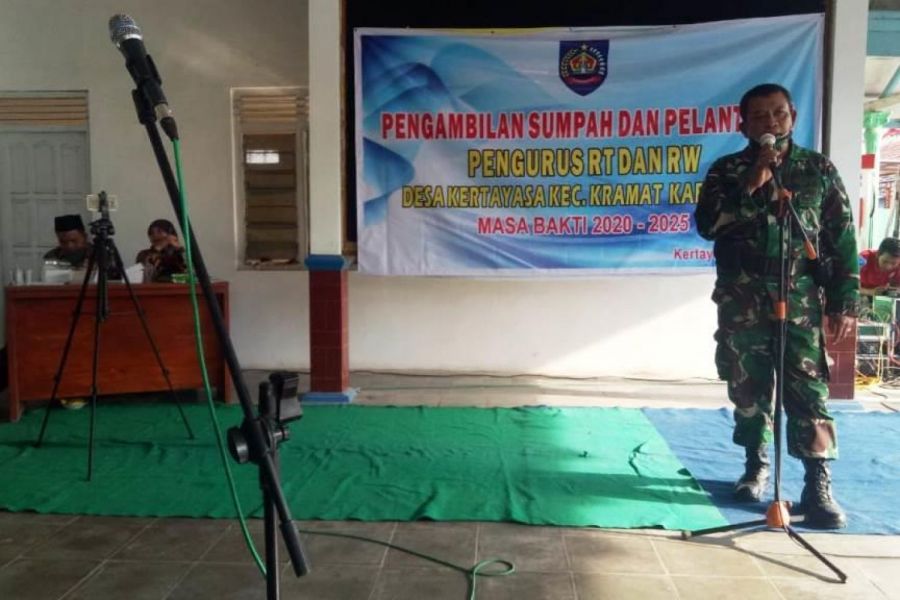 Babinsa Kertayasa Harapkan Kerjasama Yang Baik Kepada Para Ketua RT Dan RW Yang Baru