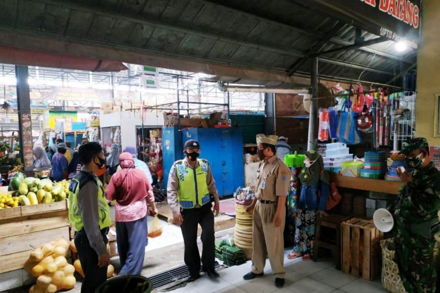 Patroli Penegakan Disiplin Protokol Kesehatan Di Pasar Pepedan