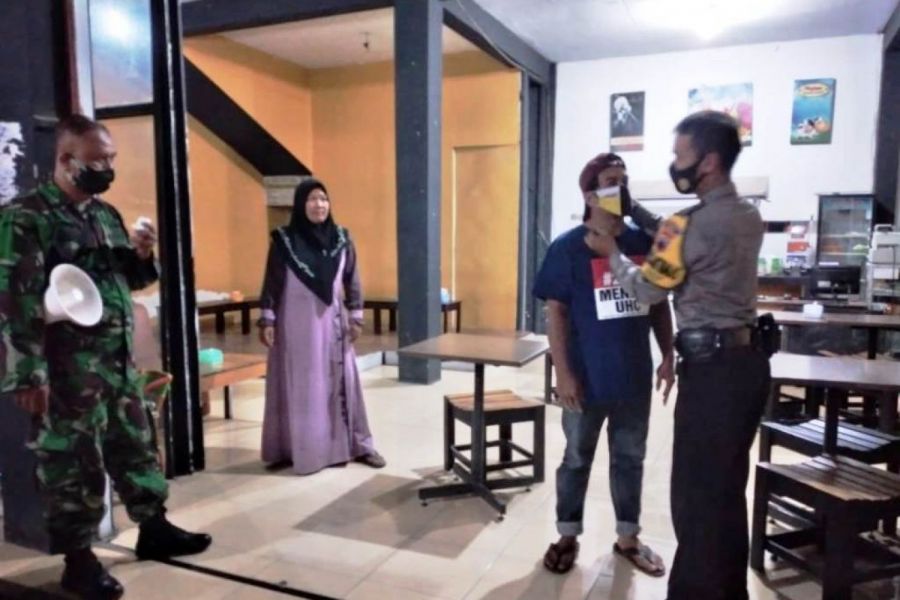 Koramil Lebaksiu Berikan Sosialisasi Kepada Masyarakat Untuk Mentaati Protokol Kesehatan Covid 19