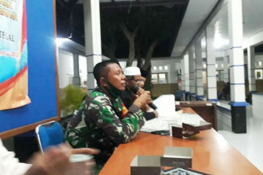 Babinsa Ajak Masyarakat Kelurahan Debong Tengah Untuk Patuhi Protokol Kesehatan