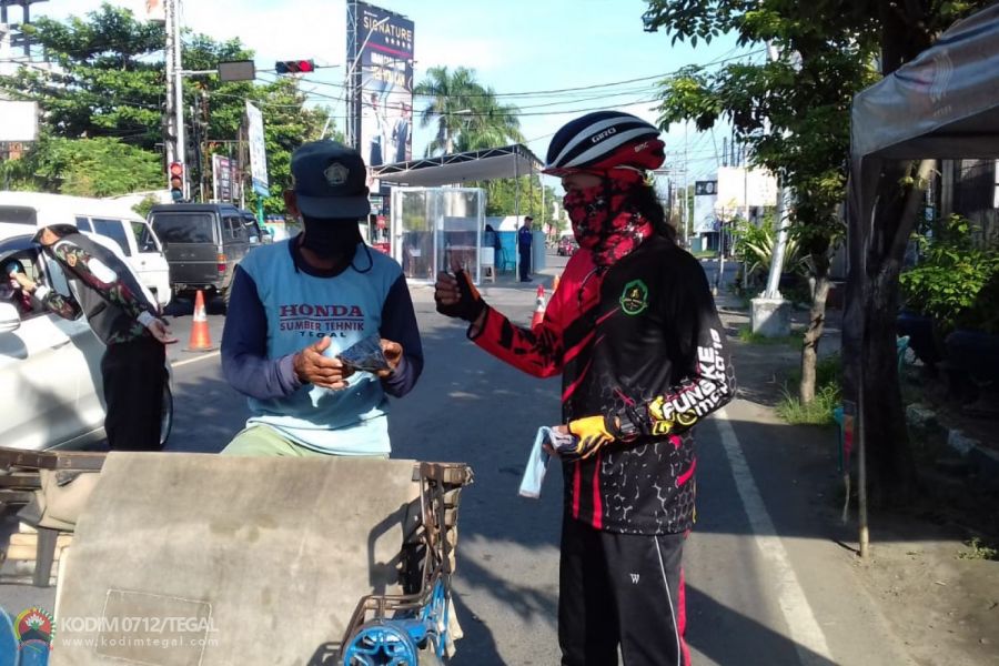 Kepedulian FBM 18 membagikan Masker Kepada Masyarakat Kota Tegal