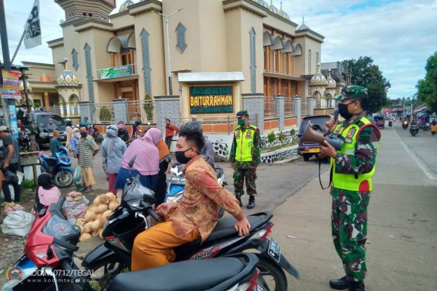 Tingkatkan Kewaspadaan Wabah  Virus Corona Danramil 12 /Jatinegara Beri Himbauan Pencegahan
