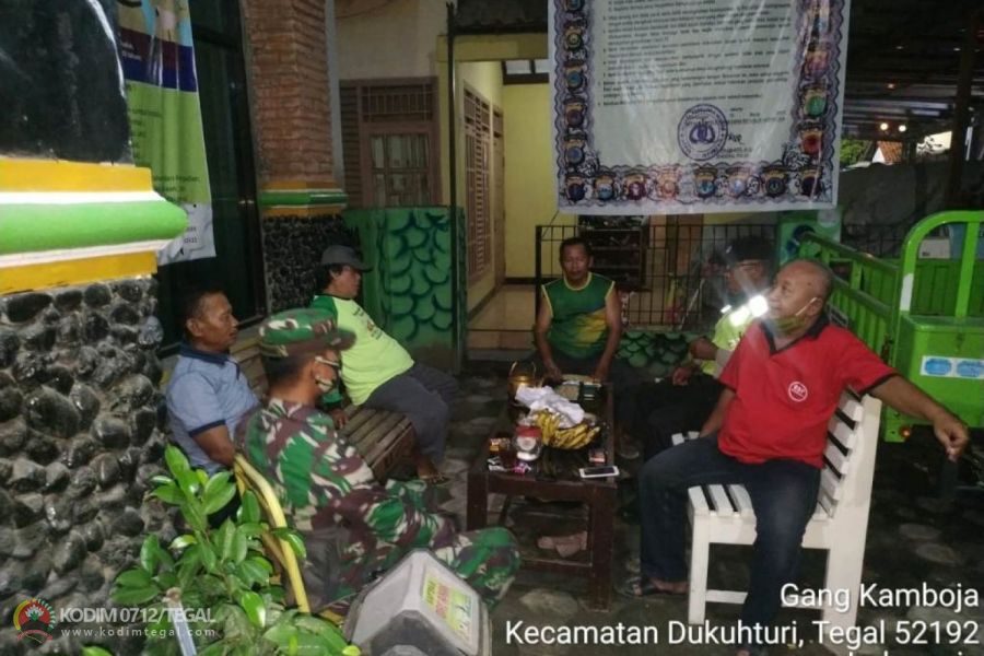 Sinergi Babinsa Dukuhturi dan Bhabinkamtibmas Melaksanakan Patroli Keamanan