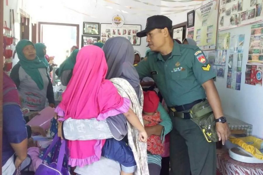 Babinsa Koramil Pangkah Kawal Pelaksanaan Posyandu