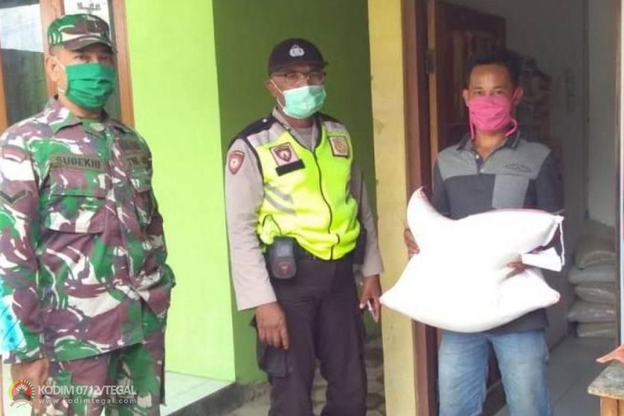Peran Aktif Babinsa Dan Bhabinkamtibmas  dalam Pemantauan Pendistribusian Bantuan Sembako