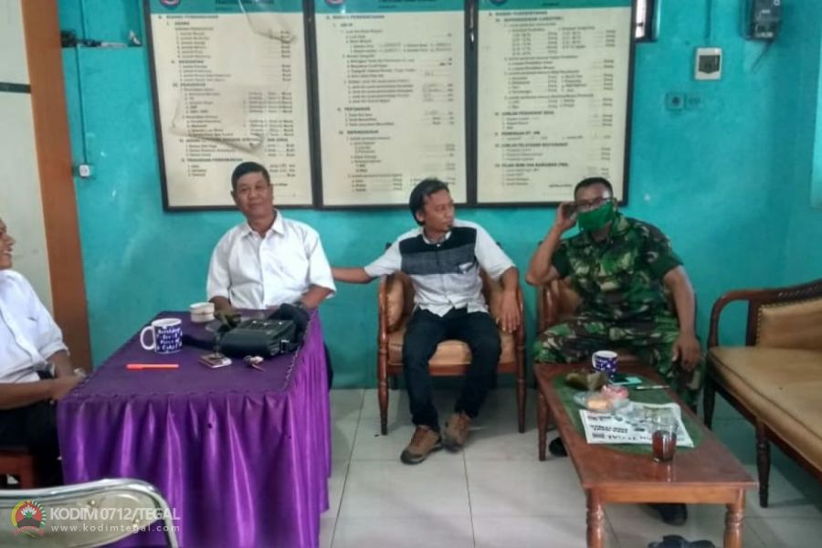 Jalin Keharmonisan,Babinsa Koramil 08/Talang Komsos dengan Perangkat Desa Wangadawa