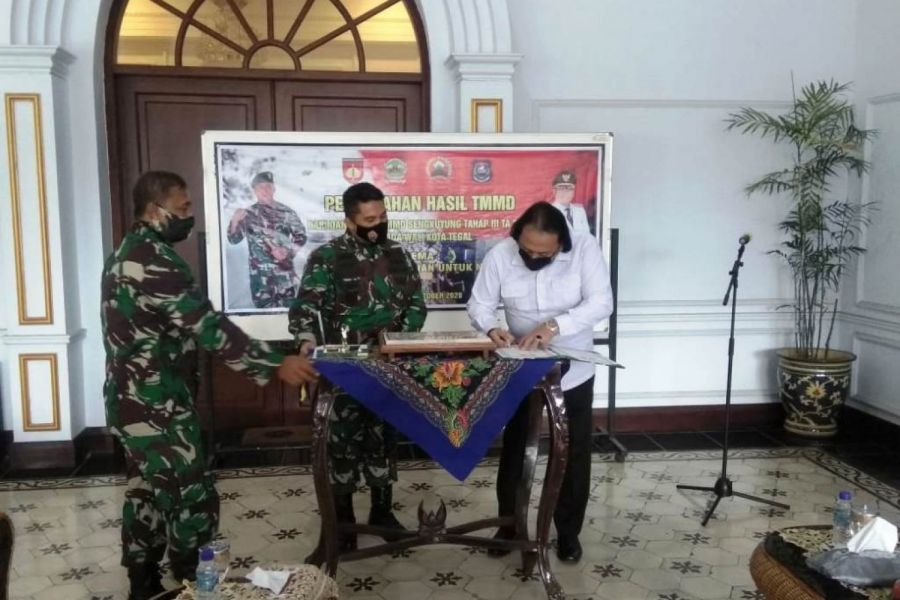 Penyerahan Naskah Hasil Pelaksanaan TMMD Sengkuyung Di Wilayah Kota Tegal