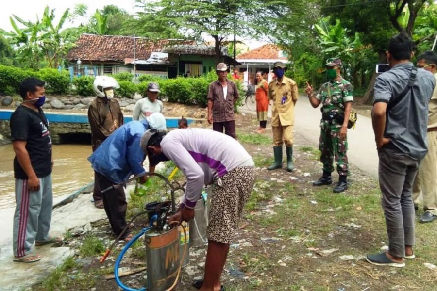 Danramil Dukuhturi Pimpin Persiapan Penyemprotan Disinfektan Dan Sosialisai Penanggulangan Covid-19