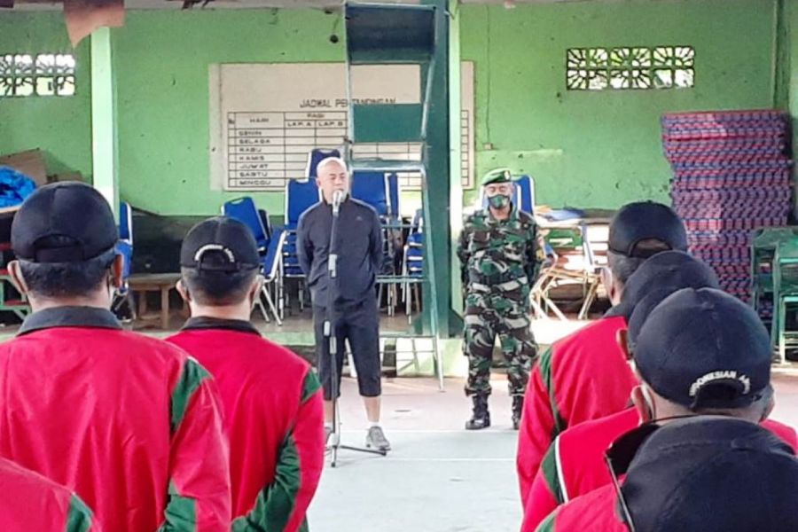 Pengarahan Dandim Pada Apel Pagi Di Lapangan Tenis Indoor Kodim 0712/Tegal