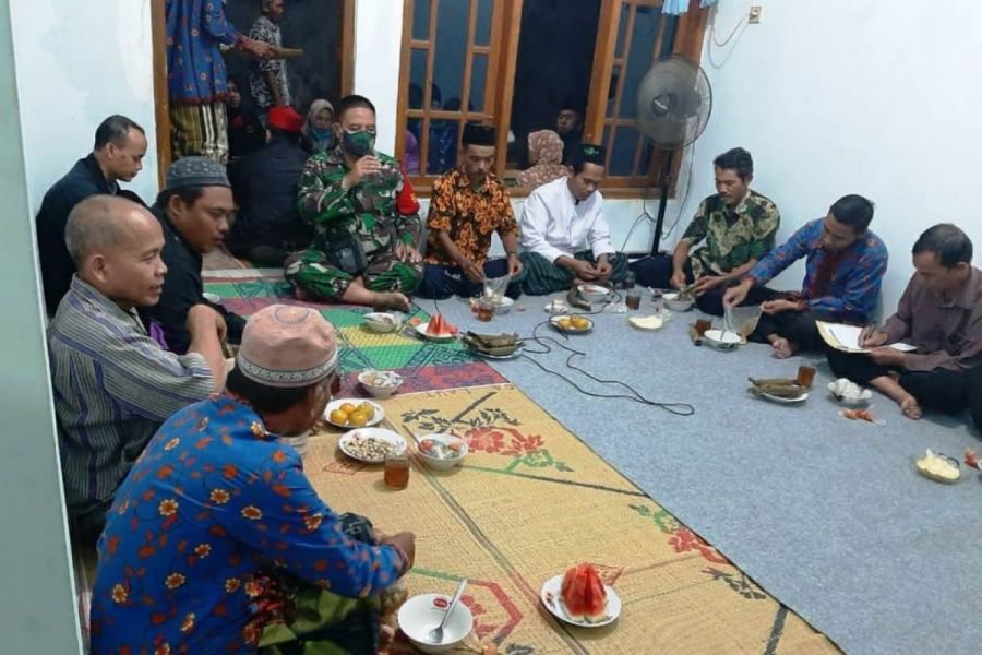 Rapat Forum RT/RW Tunon, Babinsa Sosialisasikan Protokol Kesehatan Covid 19