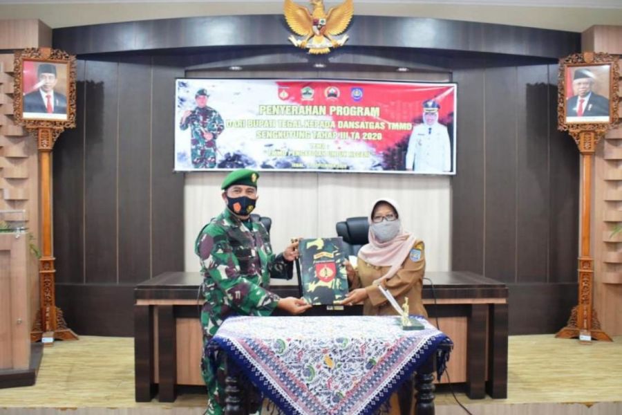 Penyerahan Program Dari Bupati Tegal Kepada Dansatgas TMMD Sengkuyung Tahap III TA. 2020