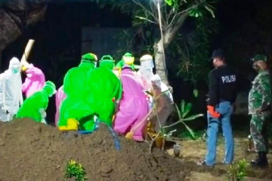 Pemakaman Warga Dermasandi Dengan Protokol Pemakaman Covid -19
