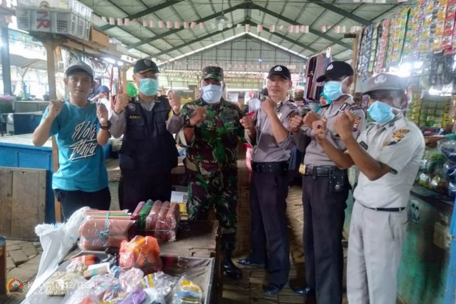 Babinsa, Bhabinkamtibmas Dan Tim Dari Puskesmas Bandung Berikan Sosialisasi Tentang Virus Corona