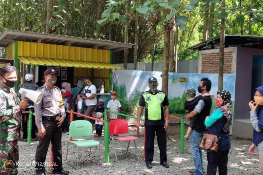 Babinsa Bogares Kidul Tegakan Disiplin Protokol Kesehatan