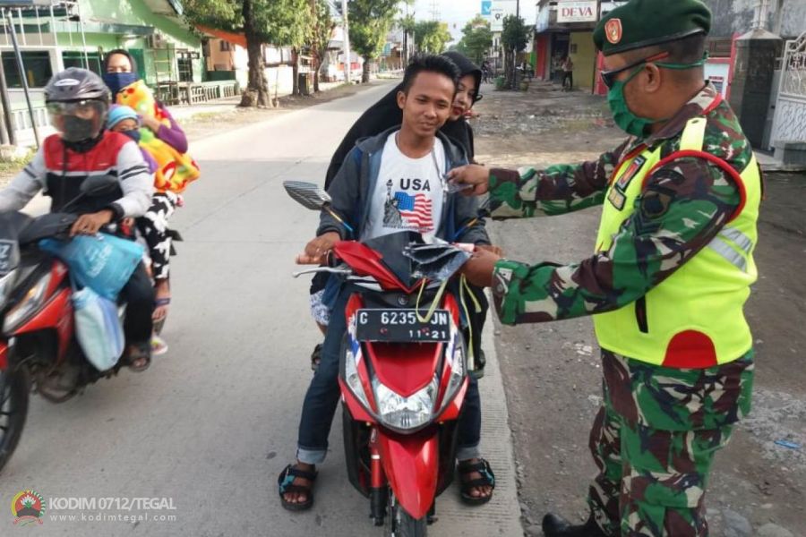 Babinsa Kramat Patroli Rutin Penegakan Protokol Kesehatan