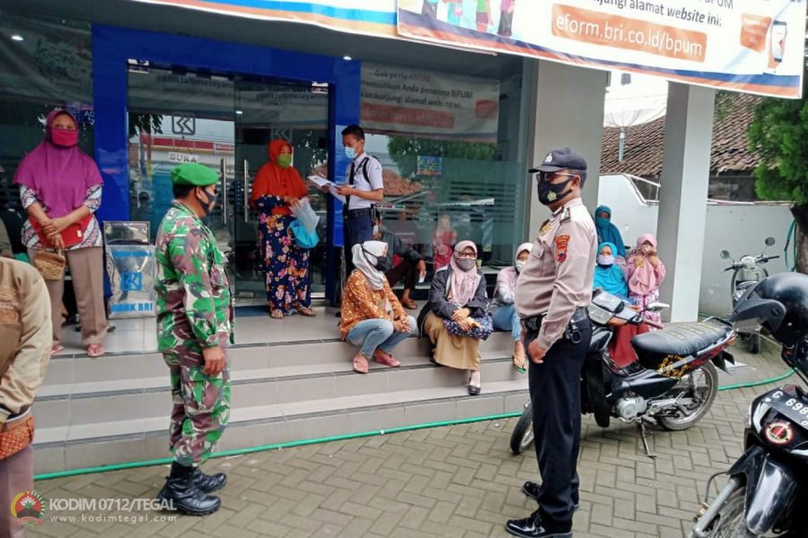Patroli Gabungan Protokol Kesehatan Kecamatan Margasari Kepada Pengunjung BRI