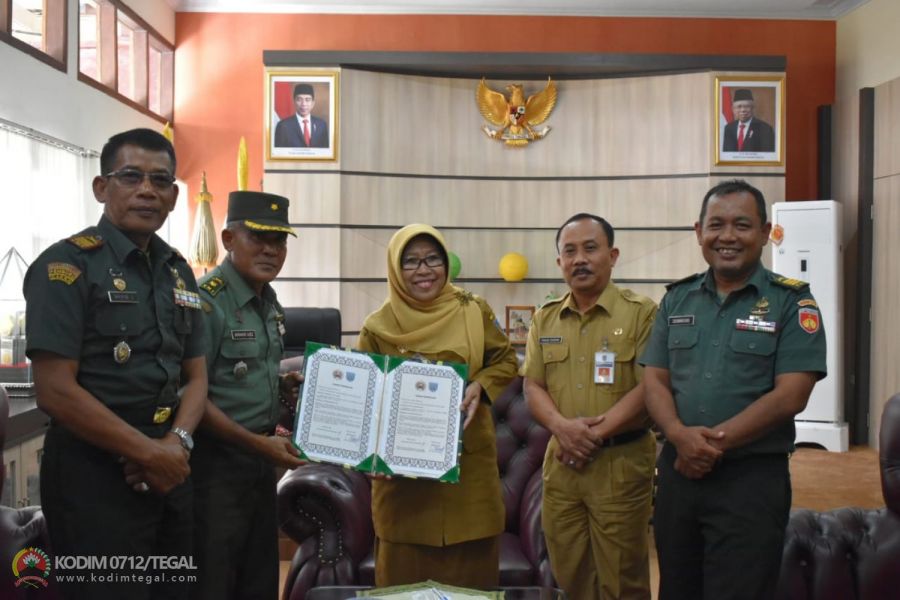 Bupati Tegal Serahkan  Proyek Program TMMD Sengkuyung Tahap 1 Tahun 2020  Kepada Dandim 0712/Tegal