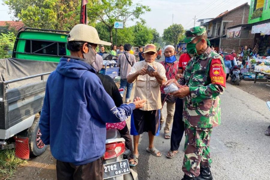 Forkopimcam Pagerbarang Berikan Sosialisasi Pencegahan Penyebaran Covid-19 Di Pasar Ketembreng