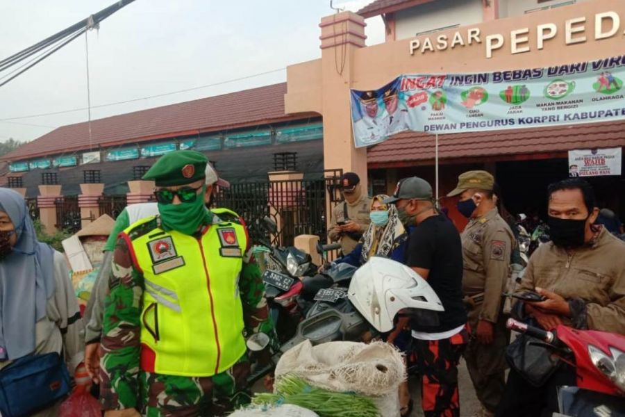 Patroli Gabungan TNI, Polri Dan Satpol PP Himbau Pedagang Pasar Pepedan
