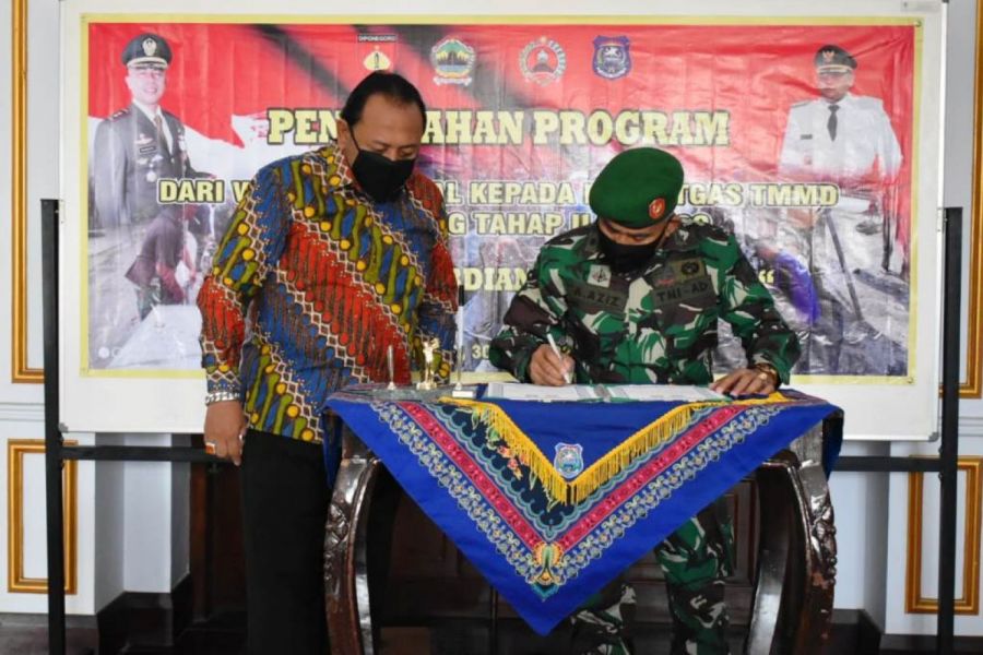 Penandatanganan Naskah Penyerahan TMMD Sengkuyung Tahap II Tahun 2020 Kota Tegal