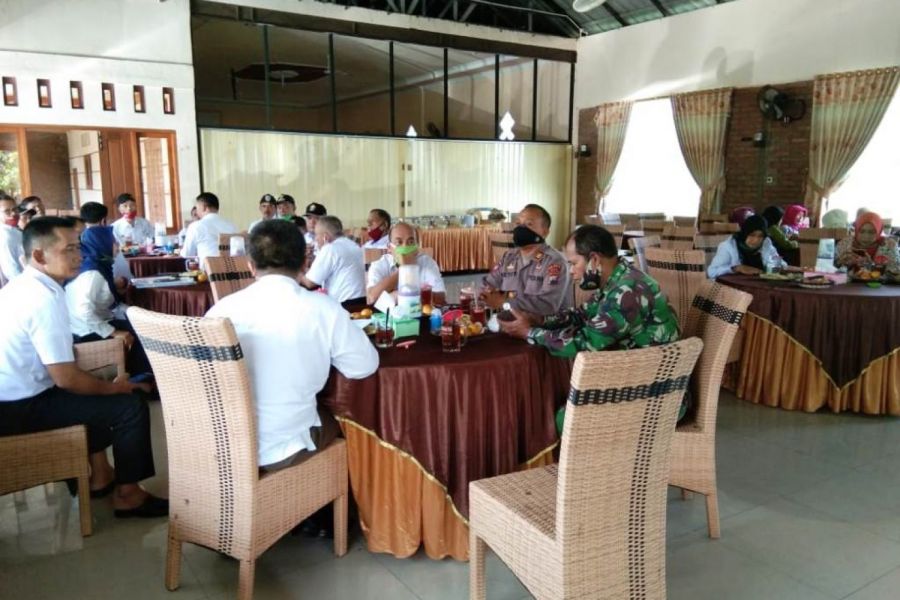 Yang Disampaikan Danramil Pada Pertemuan Rutin Paguyuban Kades Kecamatan Lebaksiu