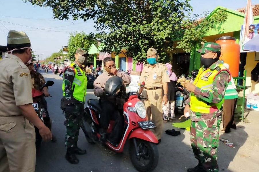 Koramil, Polsek Dan Kecamatan Dukuhturi Lakukan Patroli Bersama Guna Mencegah Penyebaran Covid 19