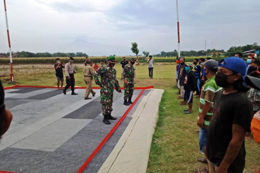 Lomba Merpati Kolong Desa Sindang Diberikan Edukasi Protokol Kesehatan Oleh Tim Gabungan