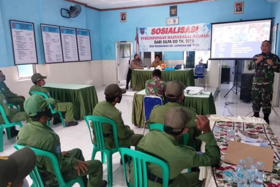 Danramil Berikan Materi Pada Pelatihan Linmas Di Desa Pecangakan