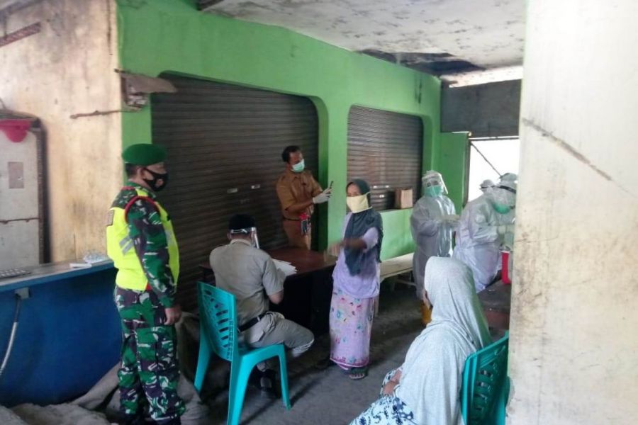 Pedagang Pasar Kupu Kembali di Swab