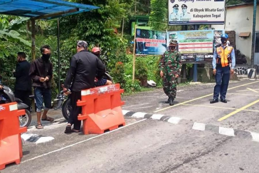 Libur Panjang, Kodim 0712/Tegal Bantu Pengawasan Protokol Kesehatan Di OW Guci