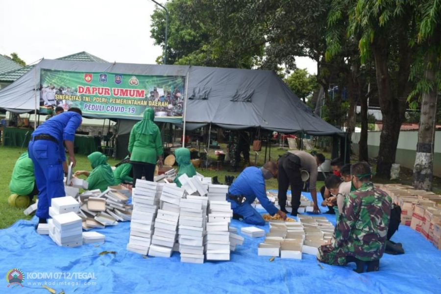 Sinergitas TNI-Polri dan Pemerintah Daerah,Kodim Tegal Buka Dapur Umum Dampak Covid -19