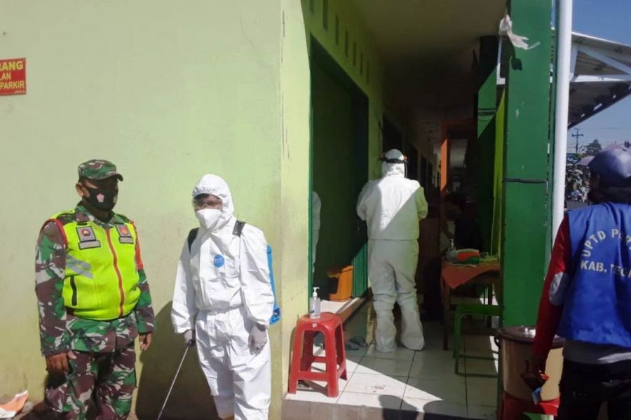 Babinsa Monitoring Tes Swab Oleh Puskesmas Terhadap Pedagang Pasar Margasari