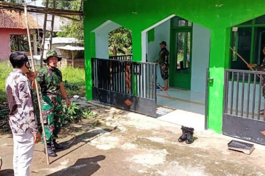 Karya Bakti Bersama Koramil Kedungbanteng Dan Warga Dukuh Domba