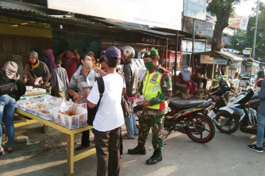 Antisipasi Penyebaran Virus Corona, Koramil Lebaksiu Bagikan Masker