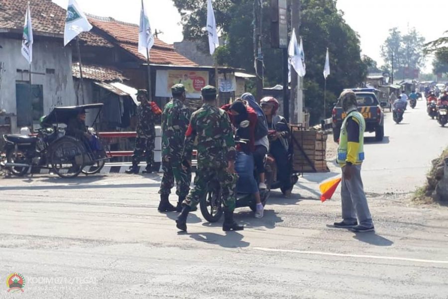 Sosialisasi Protokol Kesehatan Gencar Dilakukan Di Jalan Raya Talang Kabupaten Tegal.