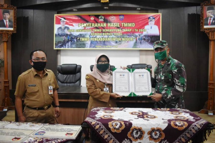 Penyerahan Hasil TMMD Sengkuyung Di Wilayah Kabupaten Tegal