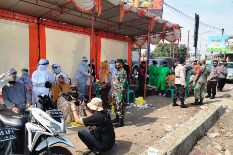 Koramil Bantu Pelaksanaan Swab Tes Pedagang Pasar Suradadi