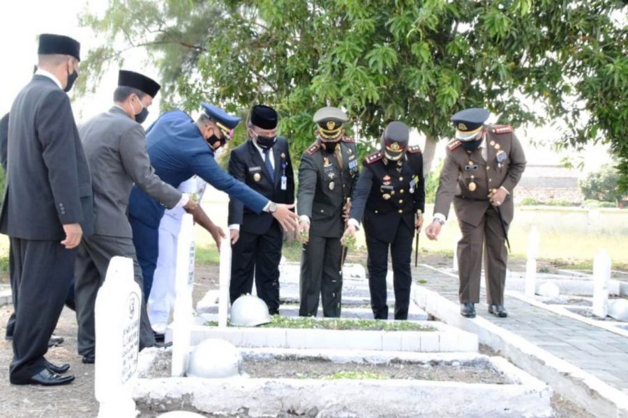 Ziarah Ke Taman Makam Pahlawan Dalam Menyambut HUT TNI ke 75 Tahun 2020
