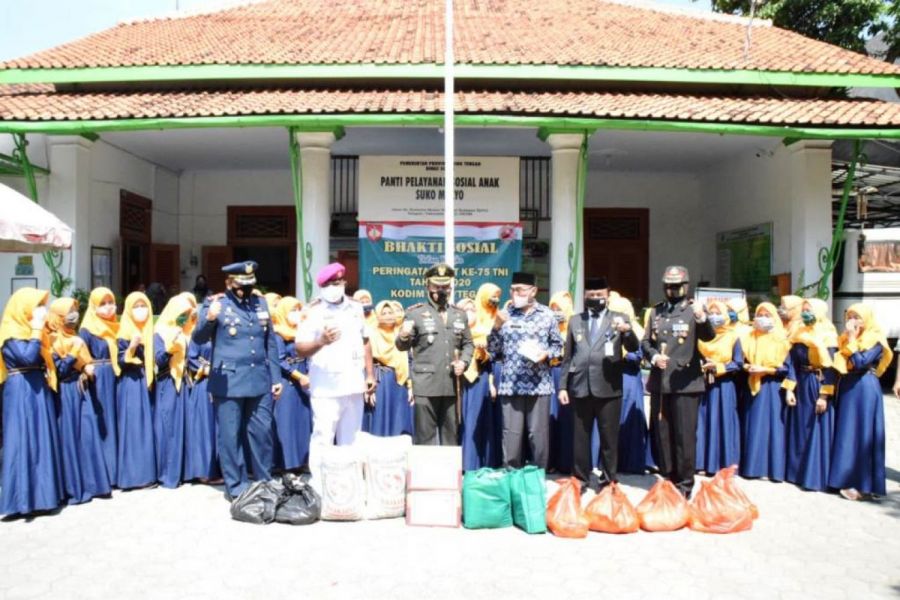 Menyambut HUT TNI  ke 75, Kodim Tegal melaksanakan Bakti Sosial ke Panti Pelayanan  Sosial Anak