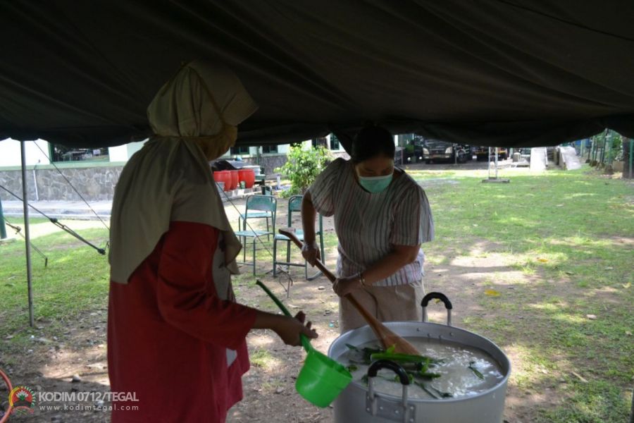 Ditengah Pademi Covid-19, Persit KCK Cabang XXII Kodim Tegal Gelar Dapur Umum