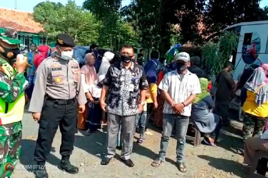 Di Sambangi Petugas, Antri Bayar Pajak Kendaraan Di Kramat Kaget